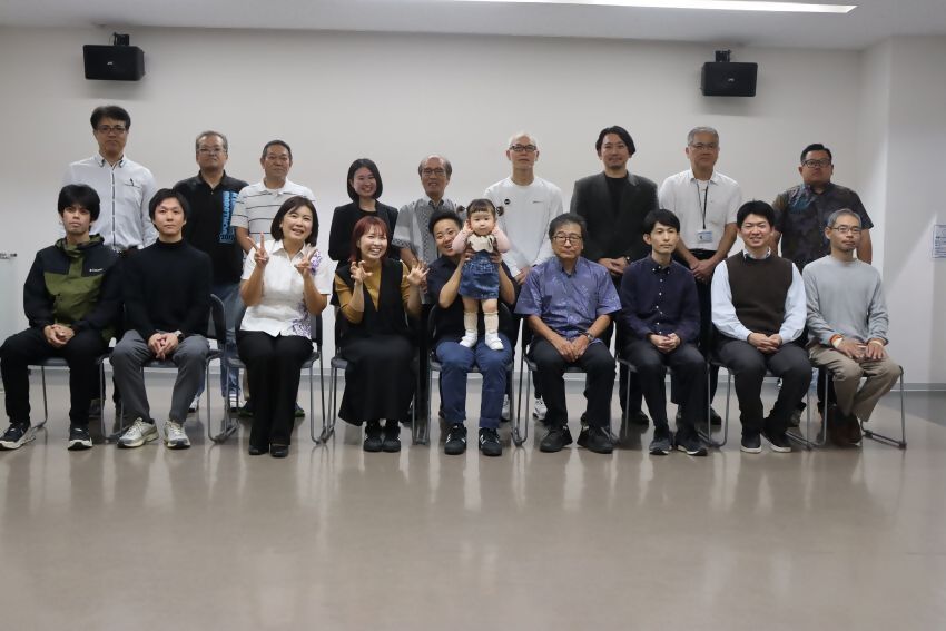 7報告会写真（全体_縮小）